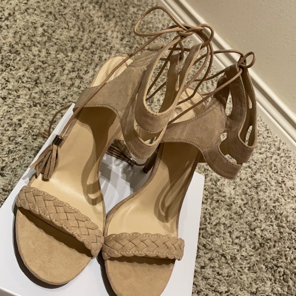 New never worn nude heels